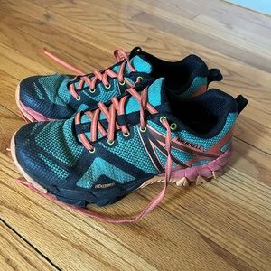 Waterproof hiking shoes